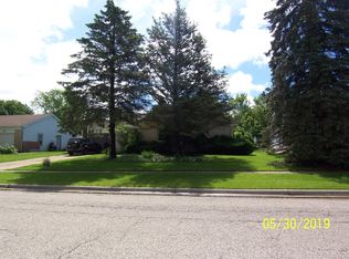 1018 N Oakwood Dr, McHenry, IL