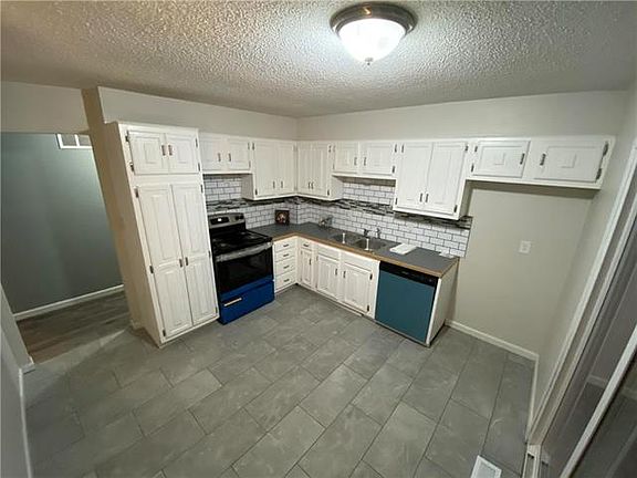 2nd image of 3001 Bryn Mawr Dr