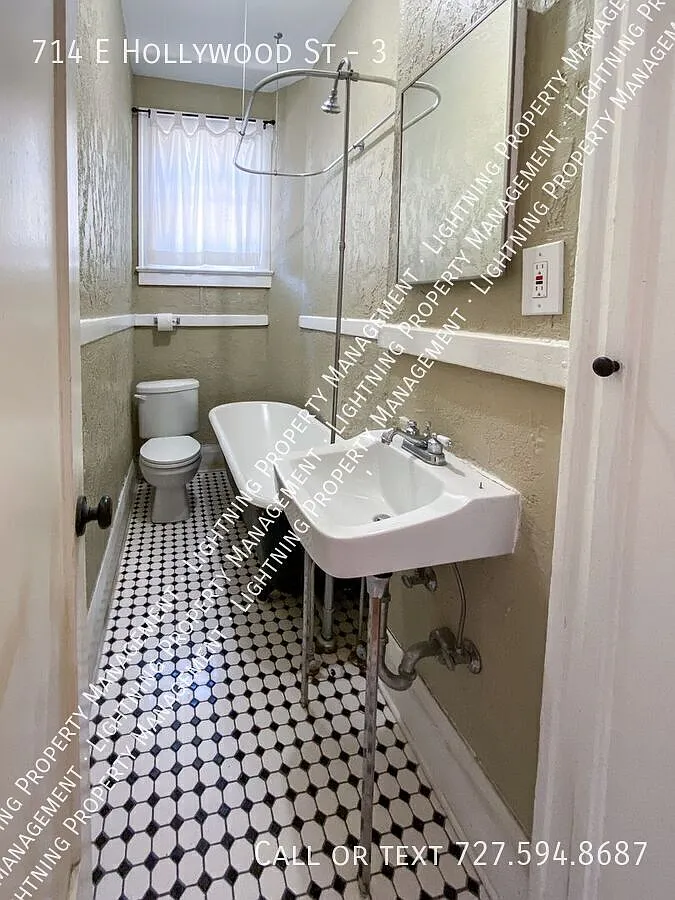 Renovated Upstairs 1BD on the Hillsborough River | In-Unit Laundry | River Club — Photo 4
