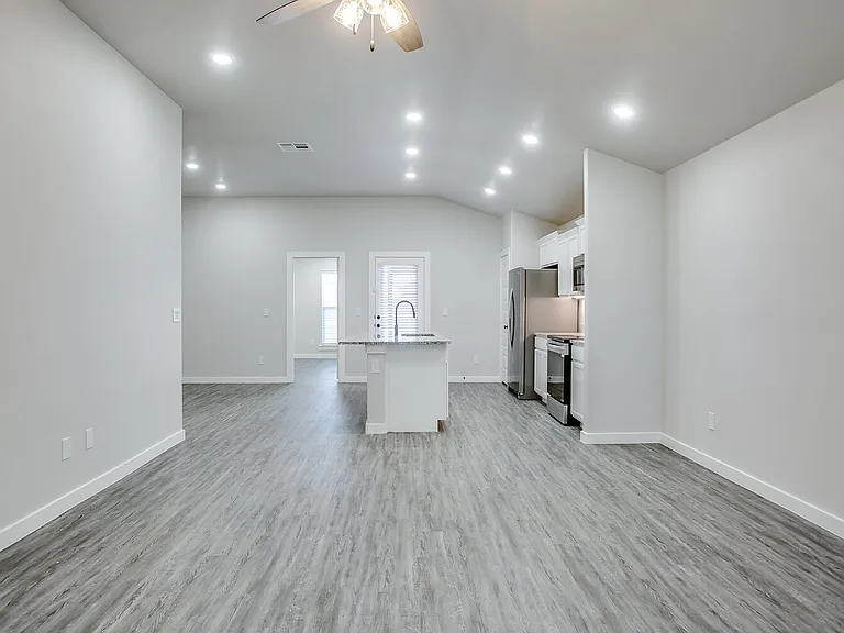 10518 Abbeville Ave — Photo 2