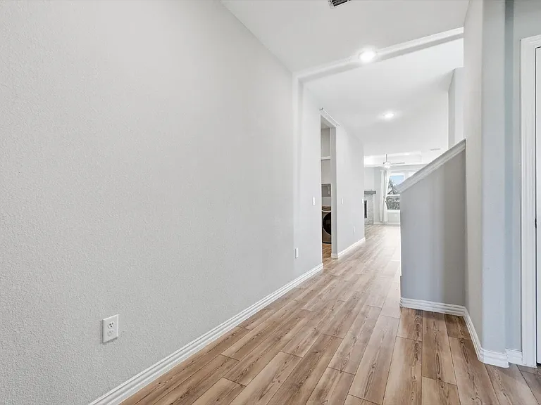 817 Adelyn St — Photo 9