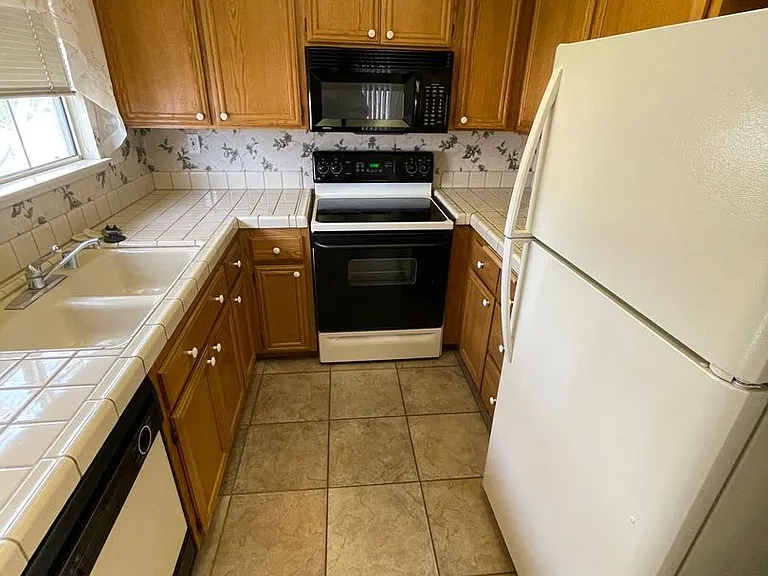 19121 Palo Verde Dr — Photo 9