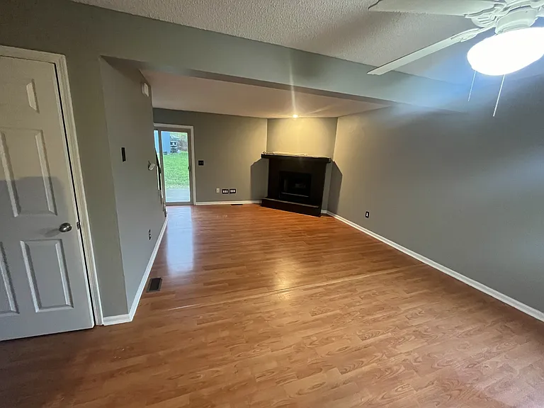 700 Cedar Dr #D — Photo 2