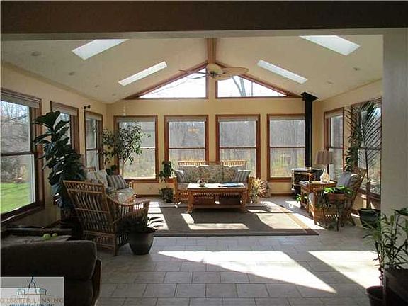 5th image of 161 Winding Acres Ln