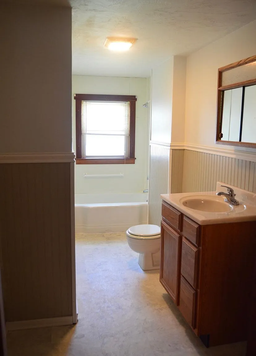 2 Brandon Rd — Photo 2