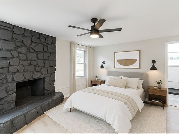 3rd image of 318 Donna Dr