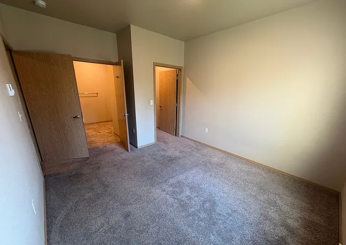 Hastings Apartments — Photo 34