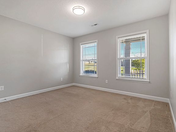 5th image of 129 Fruitridge Trl
