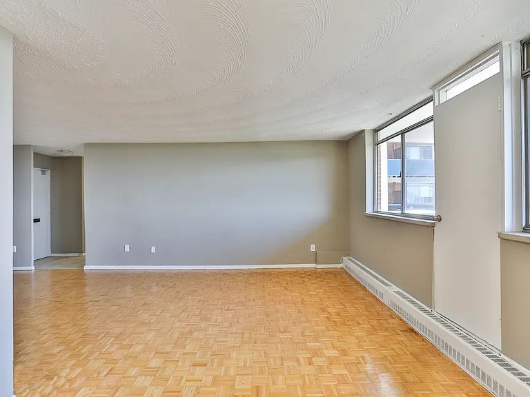 100 Rowena Dr — Photo 10