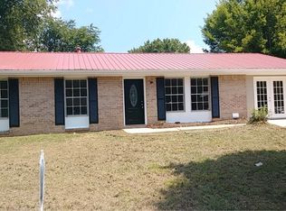 19 Carriage House Rd SW, Bessemer, AL 35022