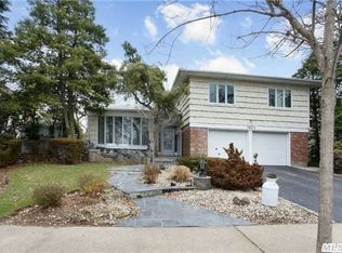 1883 Julian Ln, Merrick, NY 11566