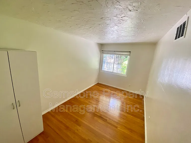 5220 Joan Ct — Photo 13