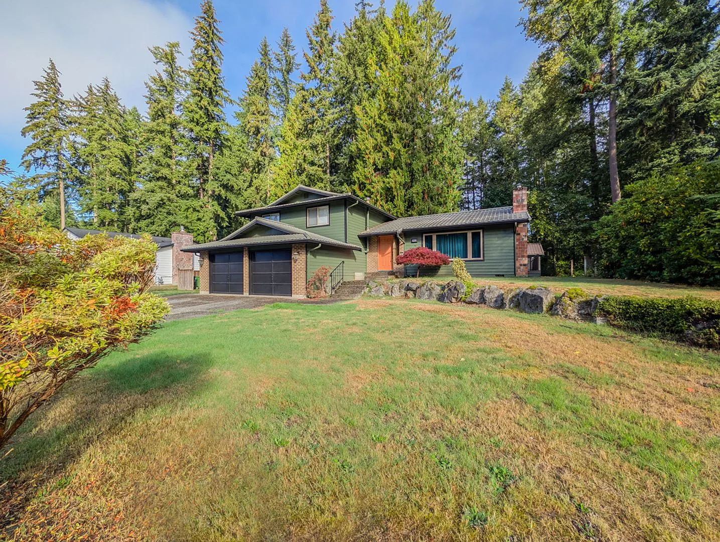 **Move-In Special** Spacious 3-Bedroom Home with Large Yard, 2-Car Garage & Shed! — Photo 2