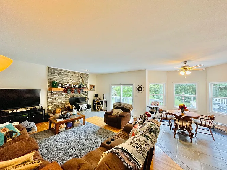 1474 Freeman Dr — Photo 7