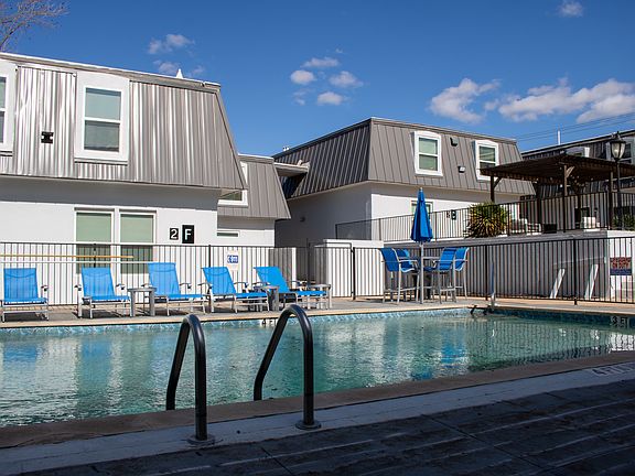 3rd image of 5020 Manor Rd Unit B-116