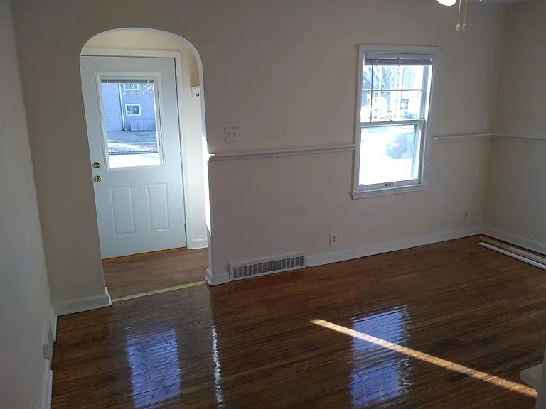 116 Howard Ave — Photo 3