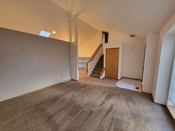4th image of 811 E Country Hill Ct
