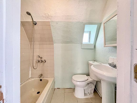 3rd image of 49 Hazelwood Ave Floor 3