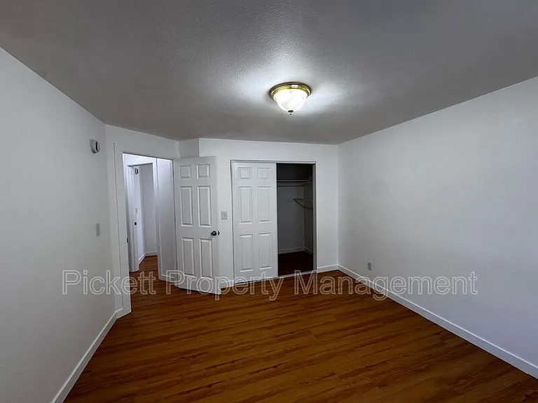 600 NE Flagstone Ln — Photo 14