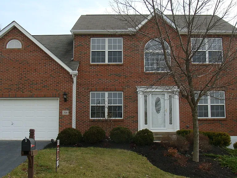 314 Weatherburn Dr — Photo 2