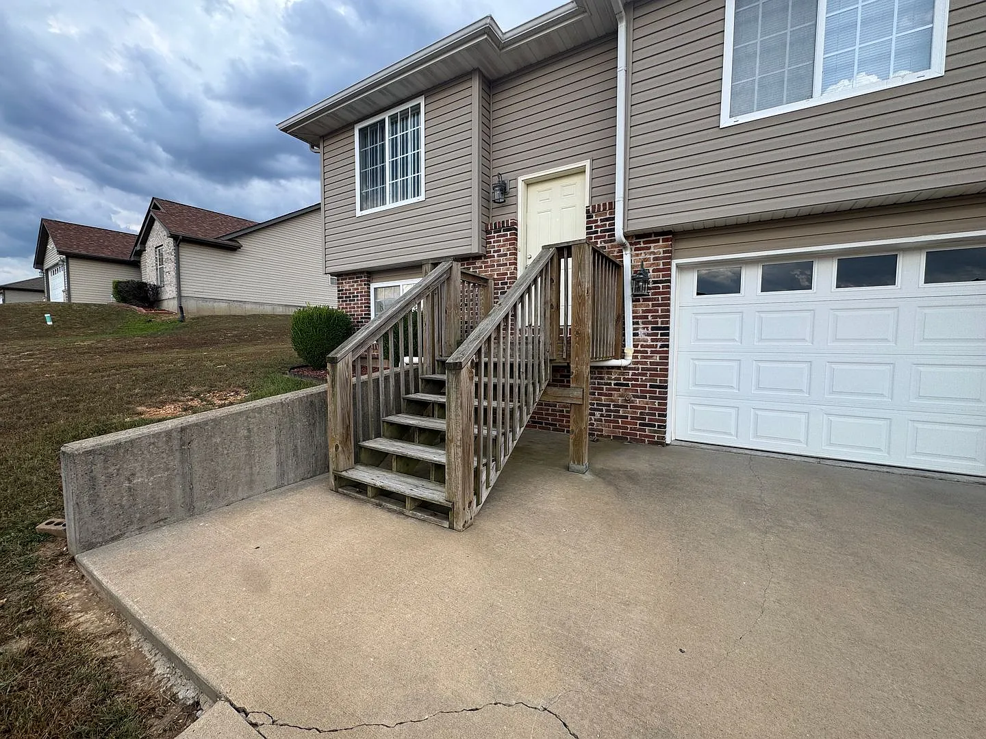 Spacious 4 Bedroom Home, Minutes From Fort Leonard Wood Front Gate! — Photo 2