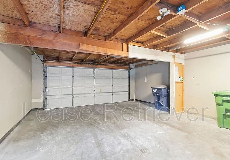 940 Palm Cir — Photo 25