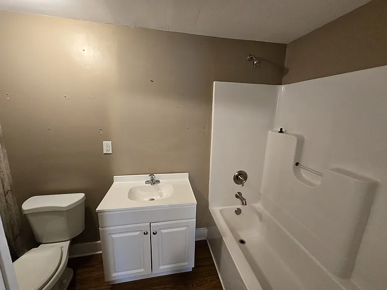 State Cir — Photo 2