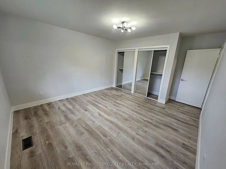 2067 Obeck Cres — Photo 41