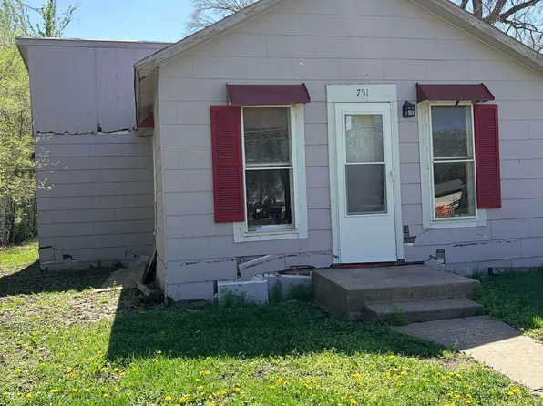 751 W South St, Fremont, NE 68025