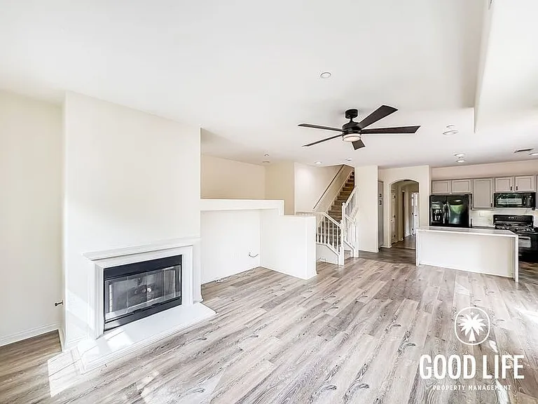 1446 Clearview Way — Photo 3