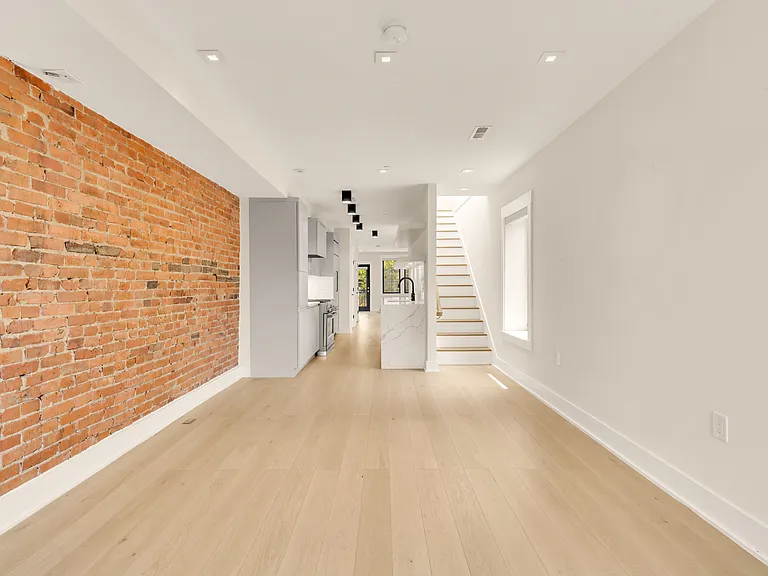330 16th St SE #Penthouse 2 — Photo 7