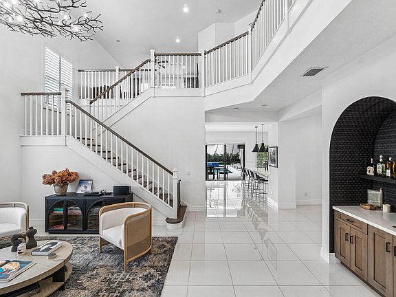 5th image of 9566 Eden Roc Court