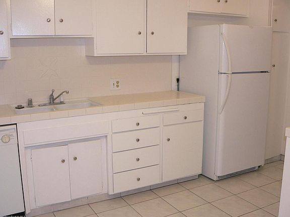 3rd image of 425 S Hudson Ave APT 2