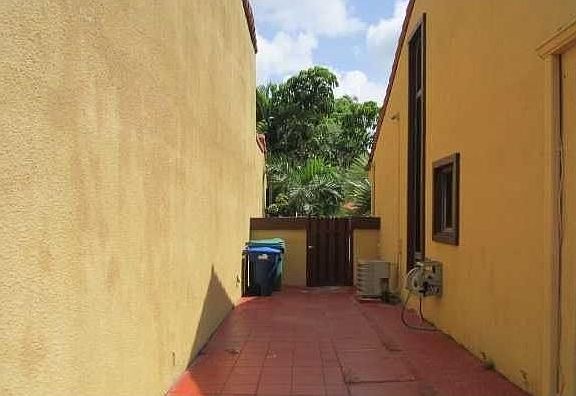 2nd image of 20330 NE 10th Pl