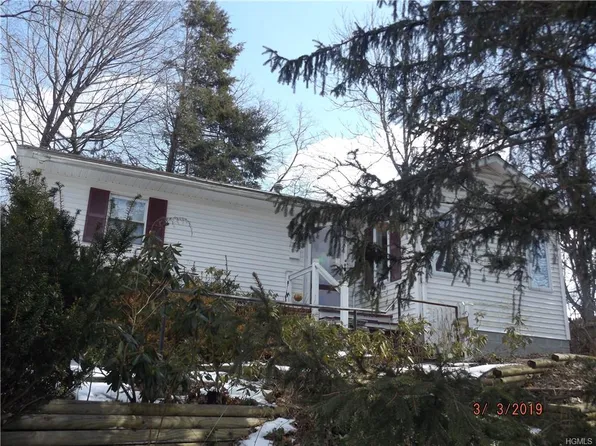 22 Styvestandt Dr, Poughkeepsie, NY 12601