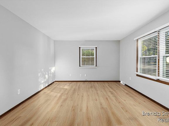 4th image of 3765 Parkland Ave SW