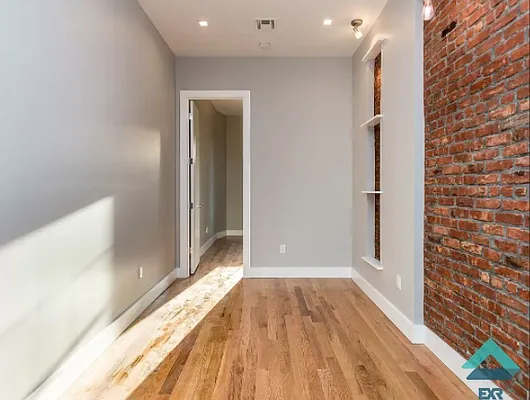 Rented by Greenrock Management | media 13