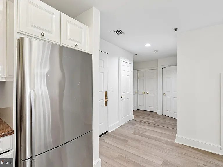1500 Chestnut St #8G — Photo 10