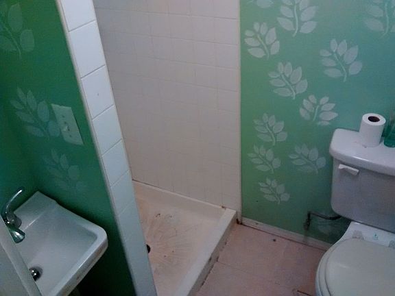 4th image of 872 E 26th St #872