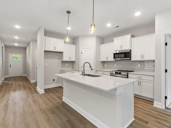 160 River Pointe Dr, New Market, AL 35761