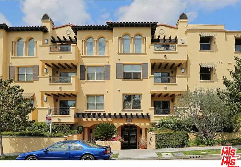 2 bed, 2.0 bath, 1230 sqft, $3,200 — Photo 2
