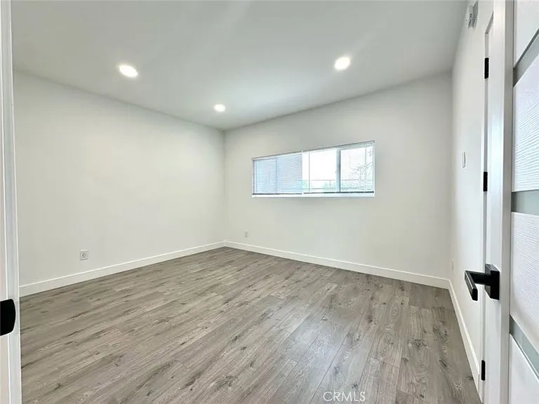 6255 Woodman Ave #201 — Photo 8
