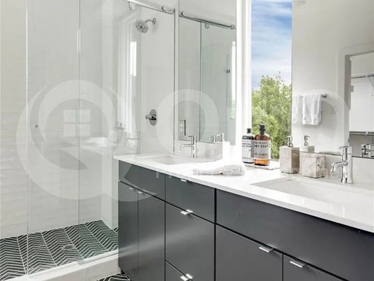 5020 Bryan St #305 — Photo 22