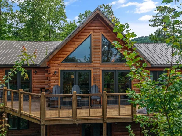 2421 Misty Shadows Dr, Sevierville, TN 37862