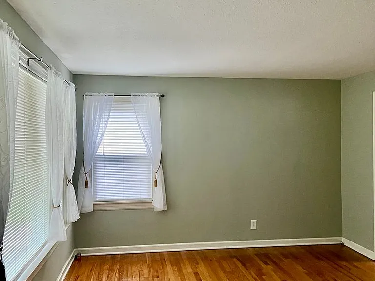 1033 E Kingsbury St — Photo 15