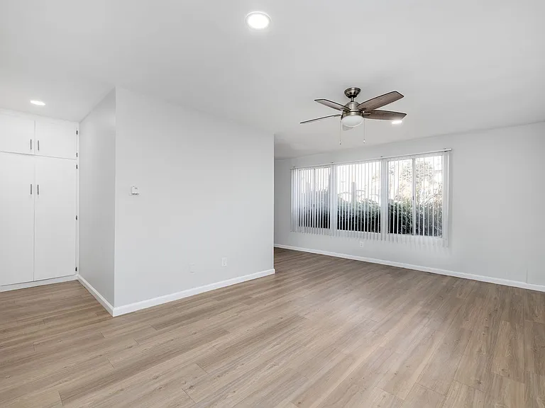 3537 Clarington Ave — Photo 5