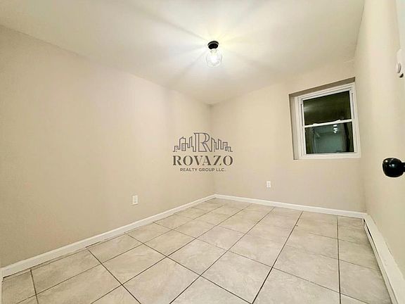 3rd image of 172 Seymour Ave