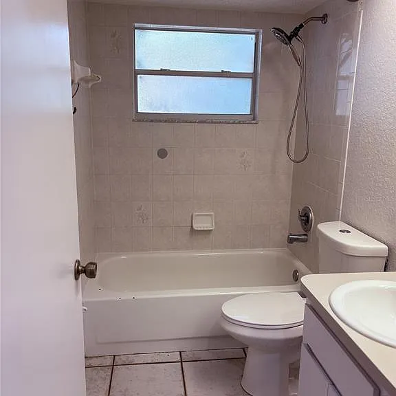 7330 Fairwood Ave — Photo 17