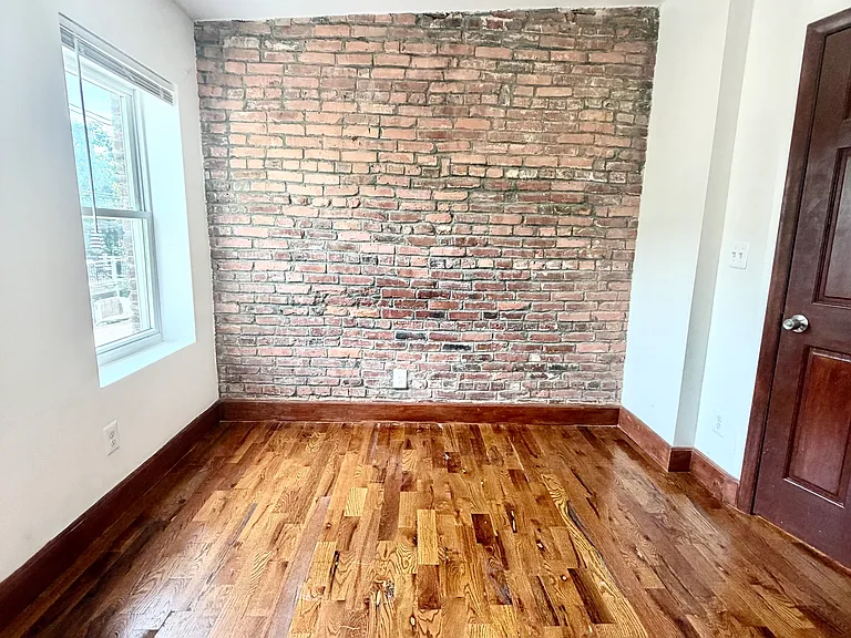 1819 N Port St — Photo 16