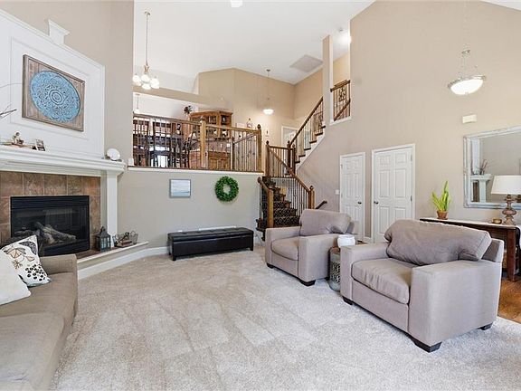 4th image of 2509 SW Carlton Ct